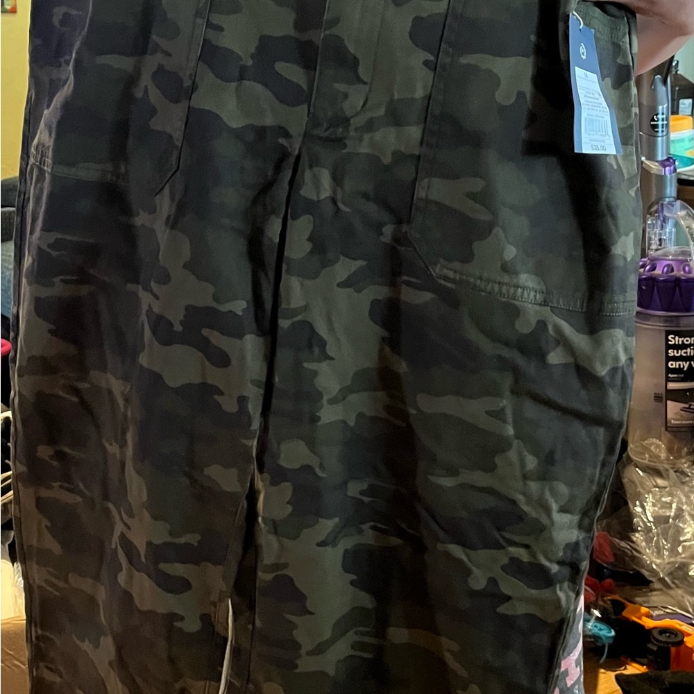 Universal Thread Camouflage Ankle Pants